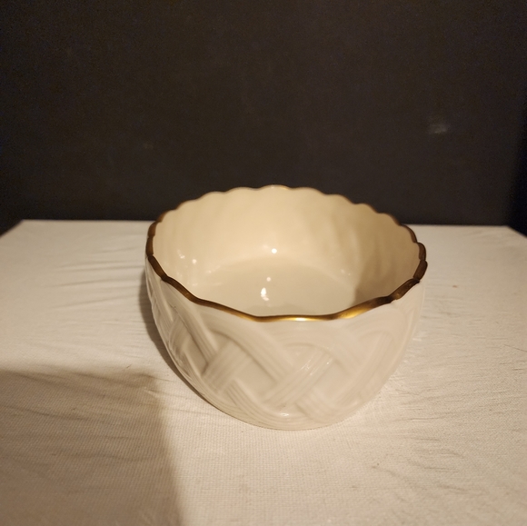 Lenox Bone China Lattice Vintage Serving Bowl - Picture 3 of 7